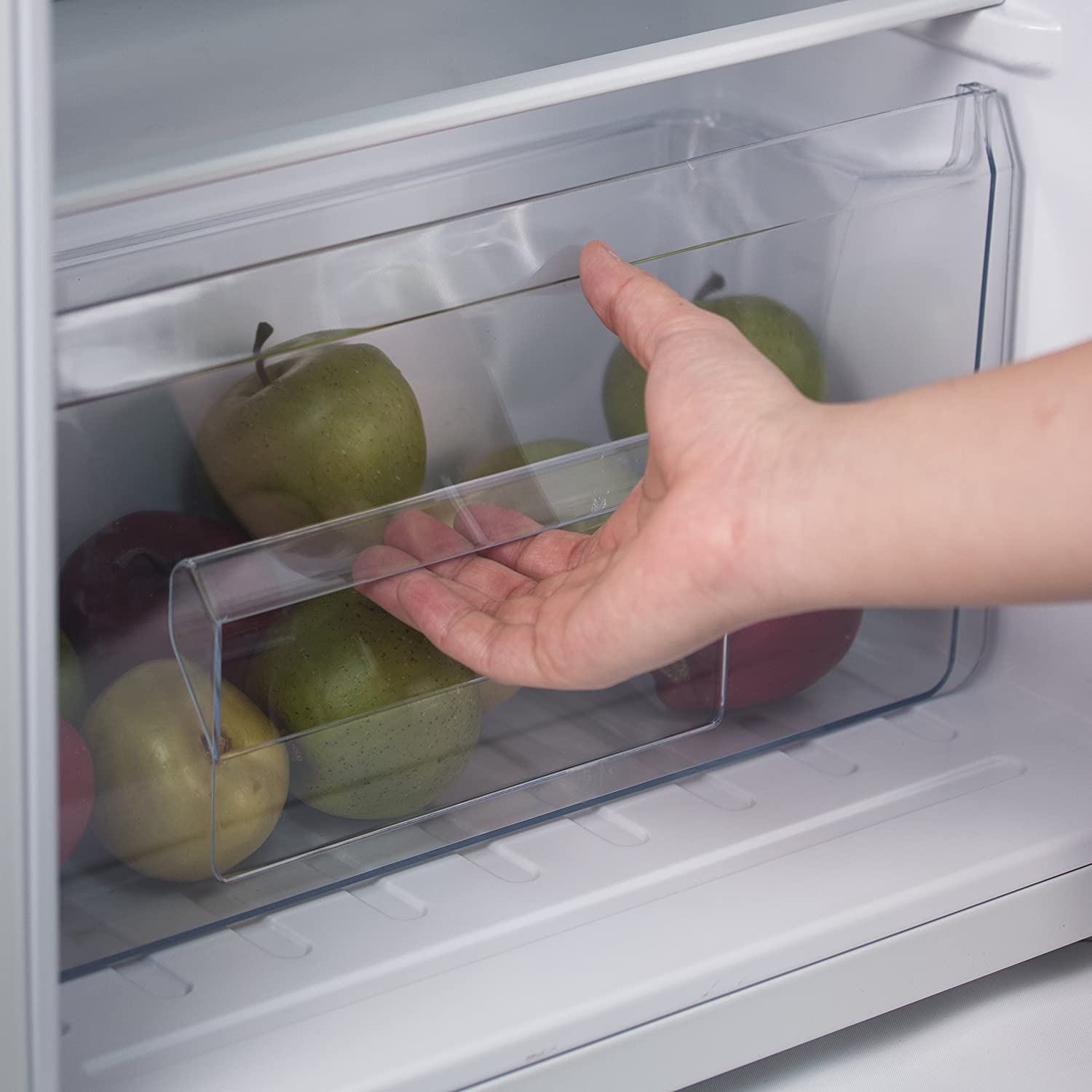 Haier 3.2-cu ft Mini Fridge Freezer Compartment (White) at